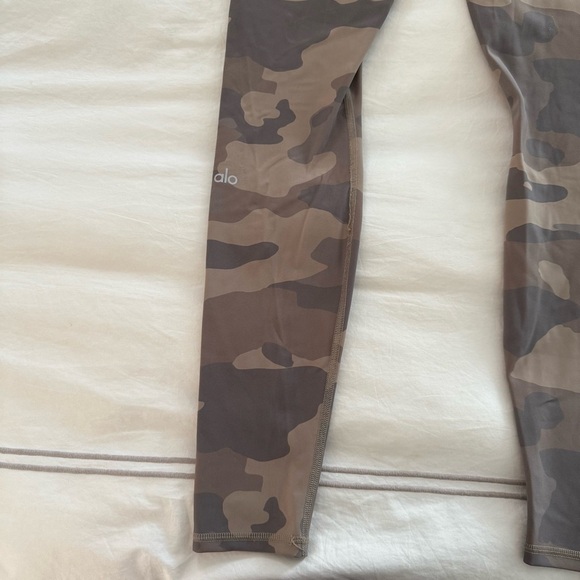Alo High Waisted Vapor Leggings Camo Medium - Picture 8 of 11